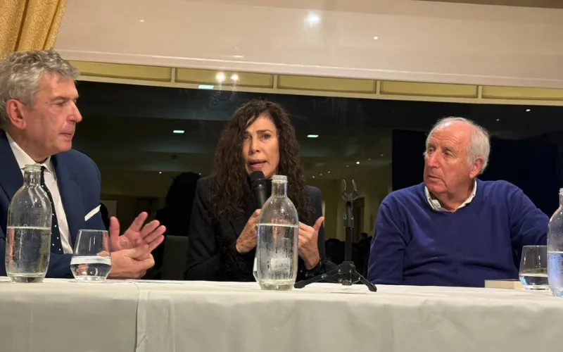 Gidona - Carmen Romero